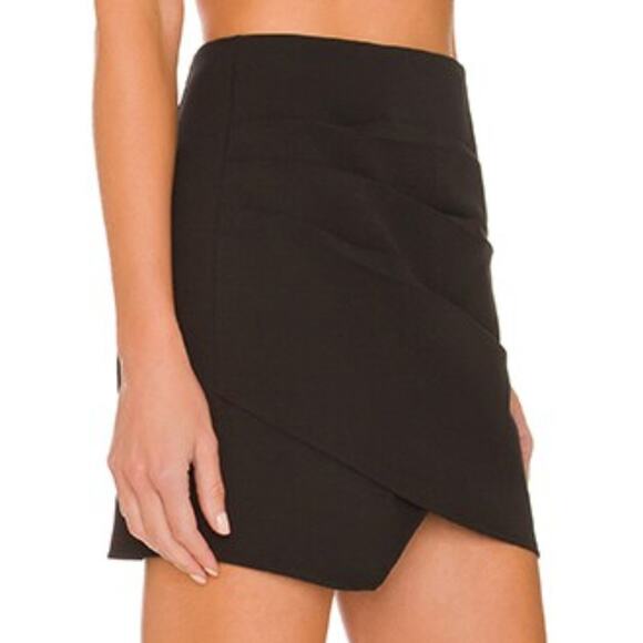 Superdown Valencia Mini Skirt in Black NWOT Size Small - Picture 2 of 3